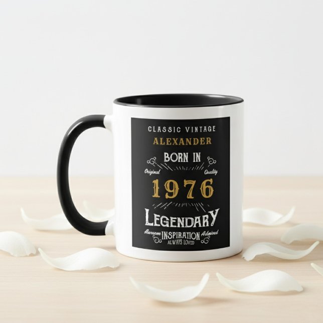 Taza 50th Birthday 1976 Legend Retro Black Personalized (Born 1976 birthday gift mug. White background, wood table, flower petals.)