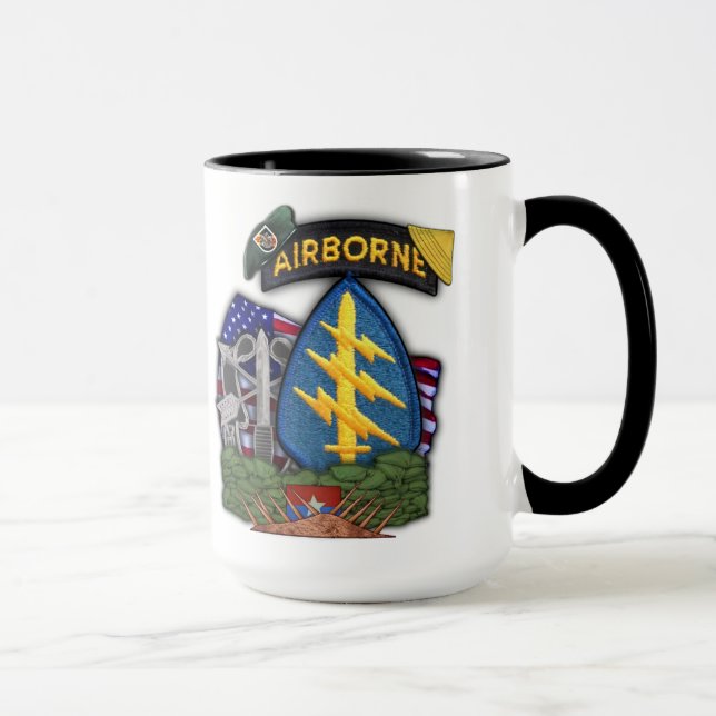 Taza 5tos veterinarios de Vietnam de los veteranos del (Derecha)