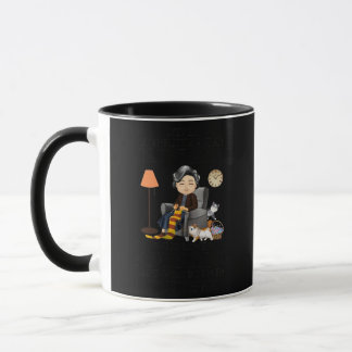 Taza A la anciana mujer le encanta tejer en octubre