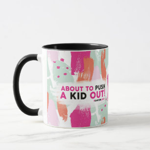 Taza A punto de expulsar a un niño Mug