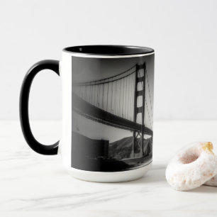 Taza A través de puente Golden Gate San Francisco de la