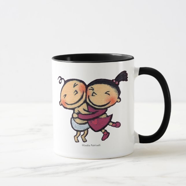 Taza Abrazo ilustrado lindo de los niños (Derecha)