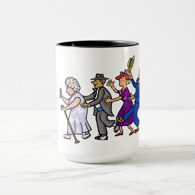 Taza Abuela con bastón liderando la cola Conga (Centro)