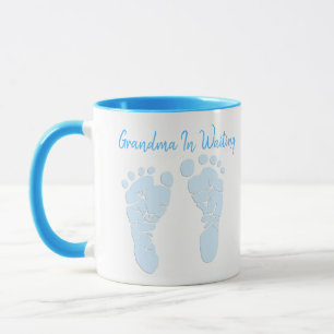 Taza Abuela en esperar la invitación de los pies del