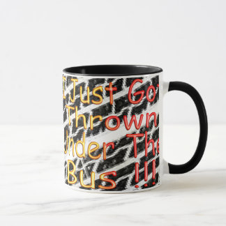 Taza Acabo de conseguir lanzado debajo del autobús