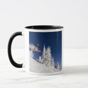 Taza Acción de snowboarding en Whitefish Mountain Resor