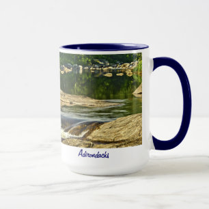 Taza Adirondacks, corriente de la montaña de la N.Y.