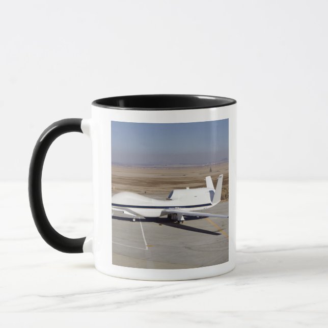 Taza Aeronaves no tripuladas del Global Hawk (Izquierda)