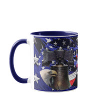 Águila calva americana, campanilla y bandera