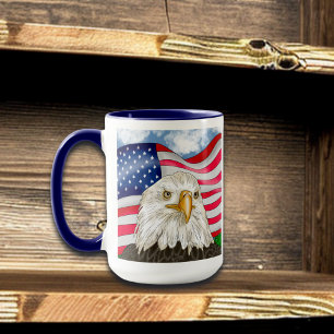 Taza Águila calva frente a la bandera estadounidense ar