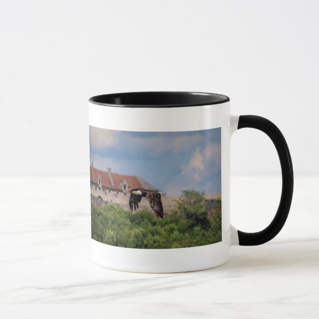Taza Águila calva que pasa por Fort Ticonderoga (Derecha)