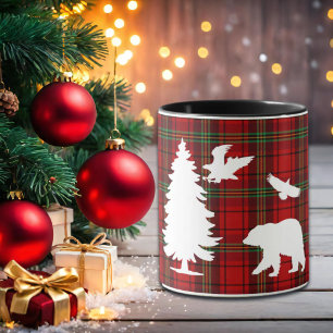 Taza Águila del oso pino sobre el tartán negro rojo