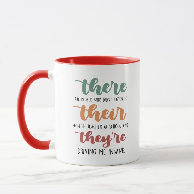 Taza Ahí está el gracioso café de profesor de inglés (Izquierda)