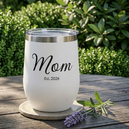 Taza aislada de regalo para mamá establecida nueva
