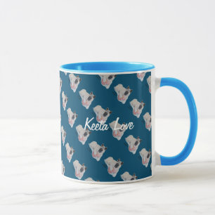 Taza akita jugando con un perro adorable rosado