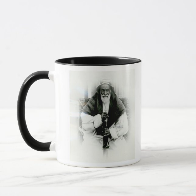 Taza Al Khalifah del AIA Ibn Ali (Izquierda)
