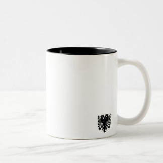 Taza albanesa simple