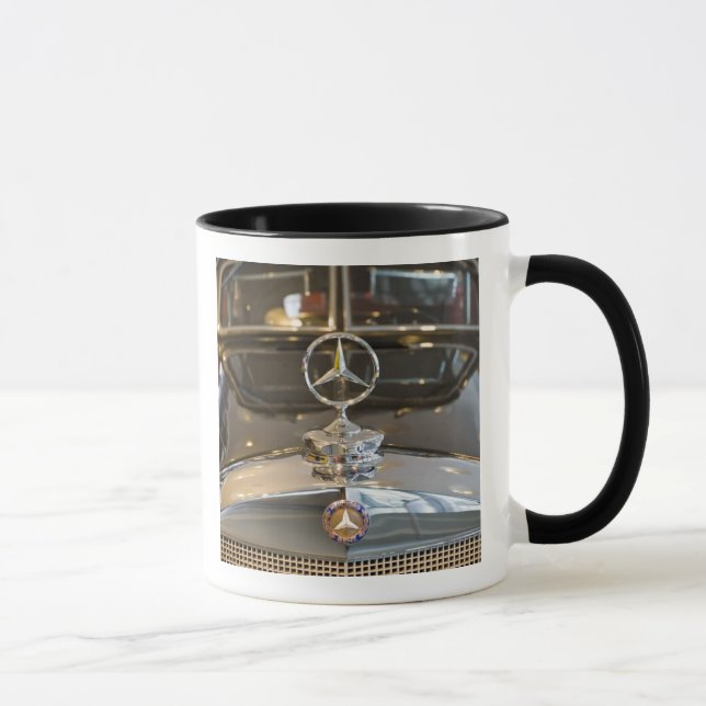Taza Alemania, Baden-Wurttemberg, Stuttgart. Mercedes (Derecha)
