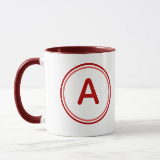 Taza Alfabeto de letra redonda diseño de círculo rojo
