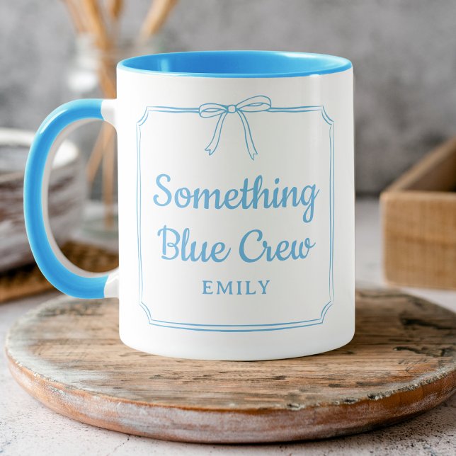 Taza Algo de la tripulación azul Bow Bridesmaid Bridesm (Stylish and chic 'Something Blue Crew' mug! Ideal for coffee mornings and trendy bridal party gifts.)