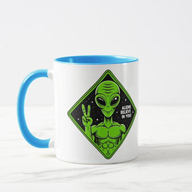 Taza Alien. (Izquierda)