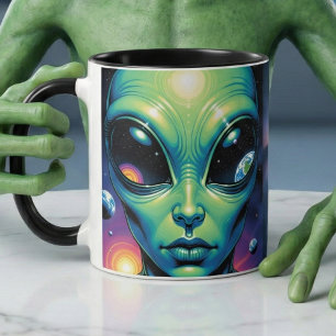 Taza Alien Face con planetas reflexiones en los ojos