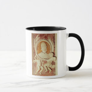Taza Alivio de Dámaso I en una pilastra del cubo