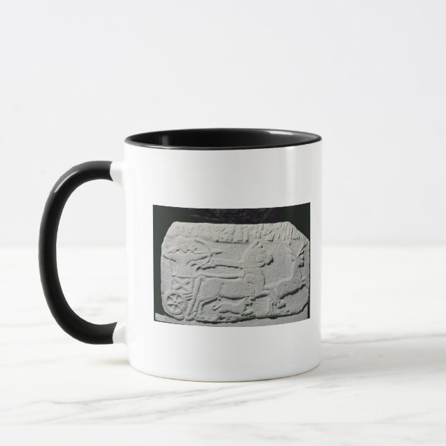 Taza Alivio que representa una caza de los ciervos (Izquierda)