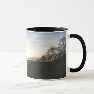 Taza Amanecer en las montañas humeantes