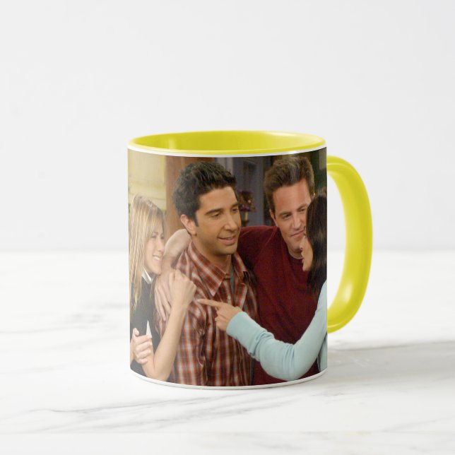Taza AMIGOS™ | Abrazo del grupo de Acción de Gracias de (Anverso derecho)