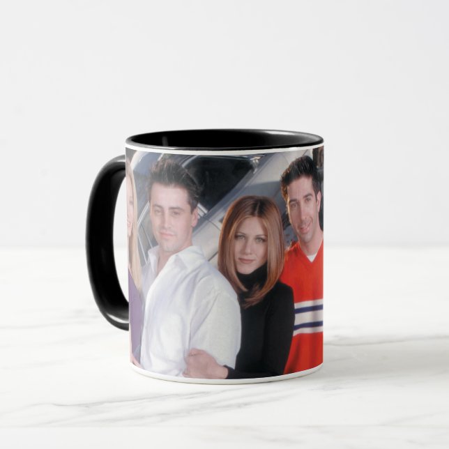 Taza AMIGOS™ | Parejas con ropa de calle (Anverso izquierdo)