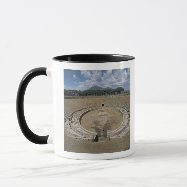Taza Amphitheatre, c.80 comenzado A.C. (Izquierda)