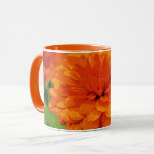 Taza anaranjada de la bebida de las mamáes del