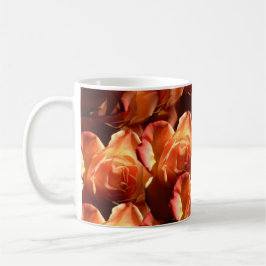 taza anaranjada de los rosas