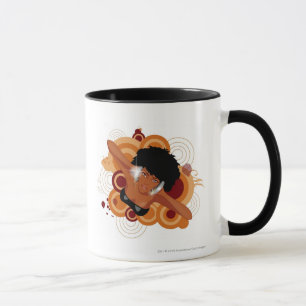 Taza Ángulo de una mujer que disfruta de música con l