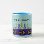 Taza animal de Dreidel Hannukah Menorah<br><div class="desc">El ilustracion gráfico del menorah de Hannukah con un animal y los dreidels diseñan. Una nueva vela se enciende cada noche por ocho noches significando los milagros del día de fiesta. Las palabras hebreas traducen: Hannukah Sameach que significa Hannukah feliz. Disfrute de la belleza de cada noche de Hannukah con...</div>