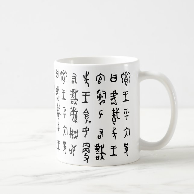Taza antigua de los caracteres chinos del kanji (Derecha)
