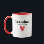 Taza Anuncio de nacimiento de la abuela Mug<br><div class="desc">Abuela Este. 20XX. Este lindo diseño es la manera perfecta de anunciar tu embarazo a una nueva abuela, abuela, gamma, nana, abuela, etc. Gran regalo del Día de la Madre para cualquier abuelo. Ya sea un niño, es un chica, son mellizos, son trillizos, o es sólo un paquete de alegría....</div>