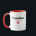 Taza Anuncio de nacimiento de la abuela Mug<br><div class="desc">Abuela Este. 20XX. Este lindo diseño es la manera perfecta de anunciar tu embarazo a una nueva abuela, abuela, gamma, nana, abuela, etc. Gran regalo del Día de la Madre para cualquier abuelo. Ya sea un niño, es un chica, son mellizos, son trillizos, o es sólo un paquete de alegría....</div>