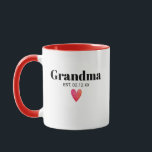 Taza Anuncio de nacimiento de la abuela Mug<br><div class="desc">Abuela Este. 20XX. Este lindo diseño es la manera perfecta de anunciar tu embarazo a una nueva abuela, abuela, gamma, nana, abuela, etc. Gran regalo del Día de la Madre para cualquier abuelo. Ya sea un niño, es un chica, son mellizos, son trillizos, o es sólo un paquete de alegría....</div>