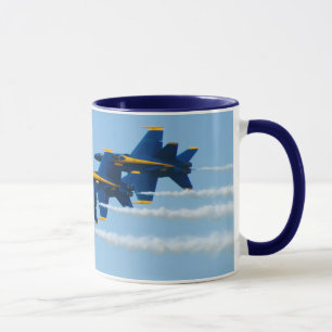 Taza apilada de los ángeles azules