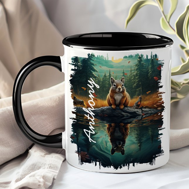 Taza Ardilla en Reflexión del Bosque sobre Roca (Subido por el creador)