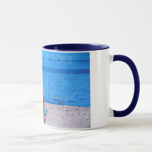 Taza Arena azul en los dedos del pie