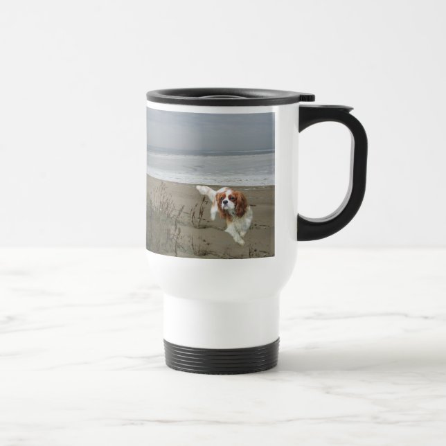 Taza arrogante del perro de aguas de rey Charles (Derecha)