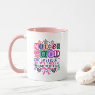 Taza Arte de palabras de maternidad rocanrolador mono