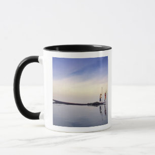 Taza Asia, Birmania, (Myanmar) Barco pesquero reflejado