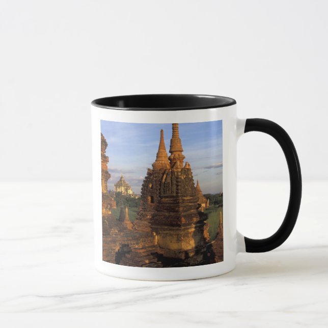 Taza Asia, Myanmar, Bagan. Templos antiguos y (Derecha)