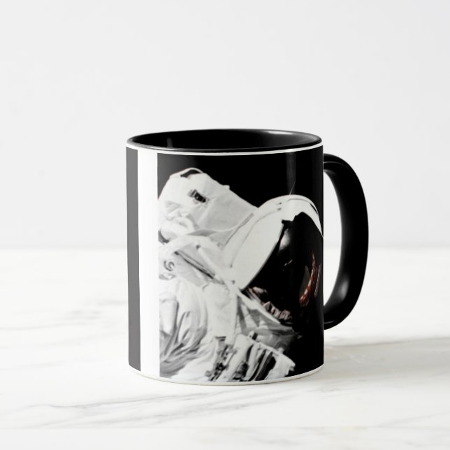 Taza Astronauta Apolo 17 de la NASA Blanco y Negro (Anverso derecho)