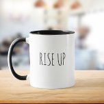 Taza Aumentar la Moda de Hamilton motivacional manuscri<br><div class="desc">RISE UP - exactamente lo que necesitas en la mañana - un recordatorio motivacional para luchar por las cosas mejores en la vida! Diseño moderno y moderno de tipografía escrita a mano en blanco y negro. ¡Un gran regalo para el amante de Hamilton en tu vida!</div>