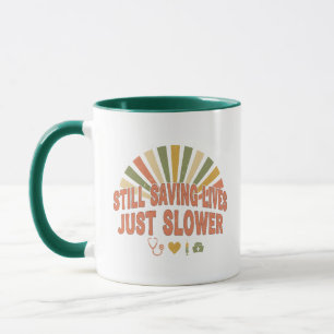 Taza Aún Salvando Vidas Solo Más Lento Divertido Enferm